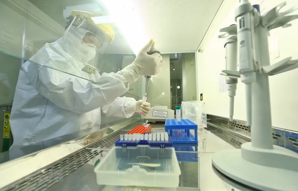 Confirman fallecimiento de paciente 764 en Vietnam por complicaciones de enfermedades subyacentes ảnh 1