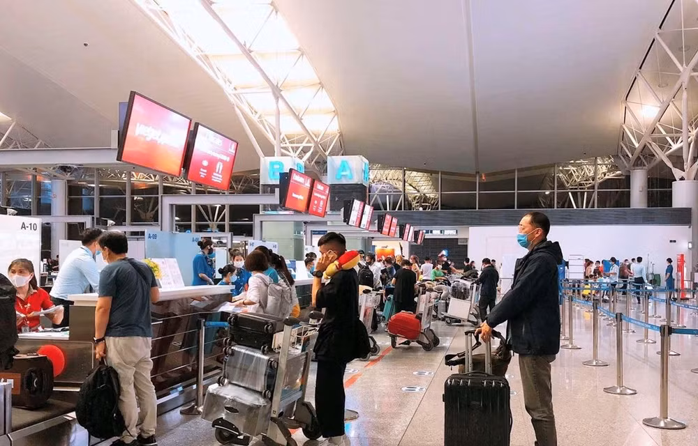 Vietjet Air opera primeros vuelos comerciales tras período de COVID-19 ảnh 1