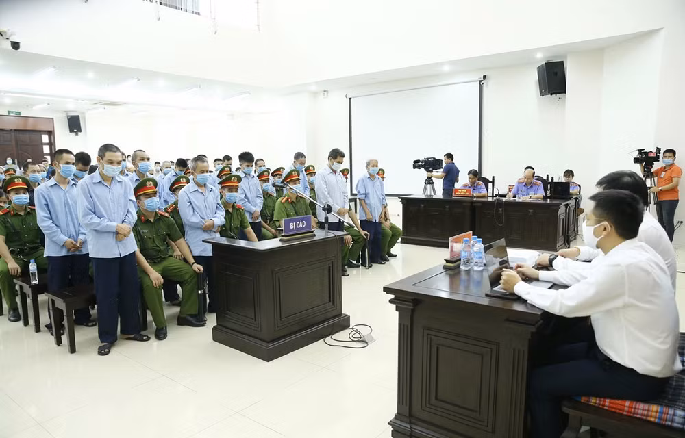 Condenados a pena de muerte dos acusados en caso de disturbio en Dong Tam ảnh 1