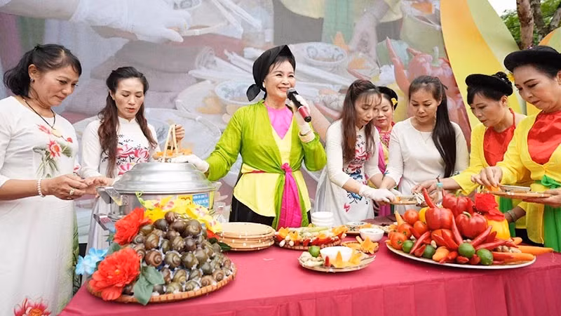 La gastronomía eleva el atractivo del turismo vietnamita ảnh 2