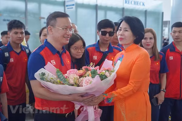Delegación deportiva vietnamita parte a China para asistir a ASIAN Para Games ảnh 2