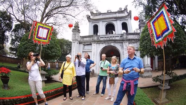 Vietnam recibe a 8,9 millones de visitantes en nueve meses ảnh 1