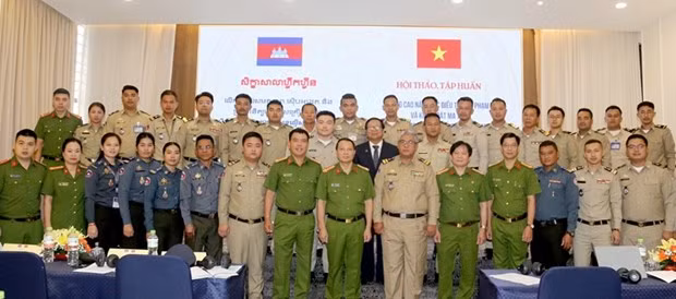 Vietnam ayuda a mejorar capacidad de fuerzas antidrogas de Camboya ảnh 1