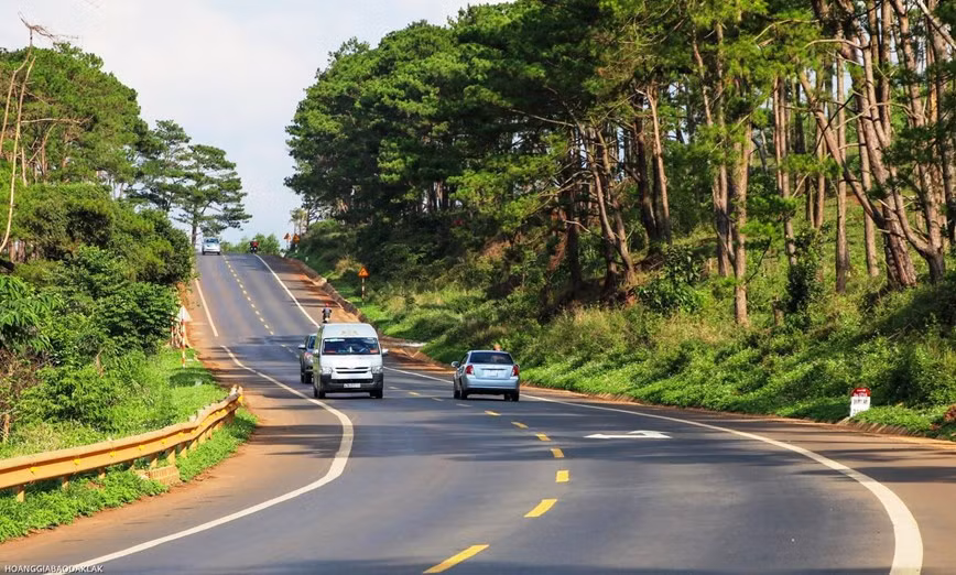 Aprueban inversión en construcción de varios tramos de ruta Ho Chi Minh ảnh 1