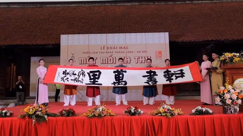 Quintaesencias literarias de Vietnam a través de la caligrafía ảnh 1