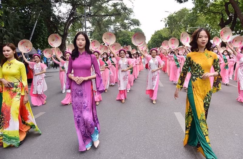 Hanoi celebrará festival turístico sobre Ao dai 2022 ảnh 1 Hanoi celebrará festival turístico sobre Ao dai 2022 ảnh 1