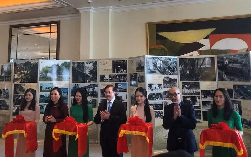 Inauguran exposición sobre paisajes y patrimonios culturales de Hanoi ảnh 1 Inauguran exposición sobre paisajes y patrimonios culturales de Hanoi ảnh 1