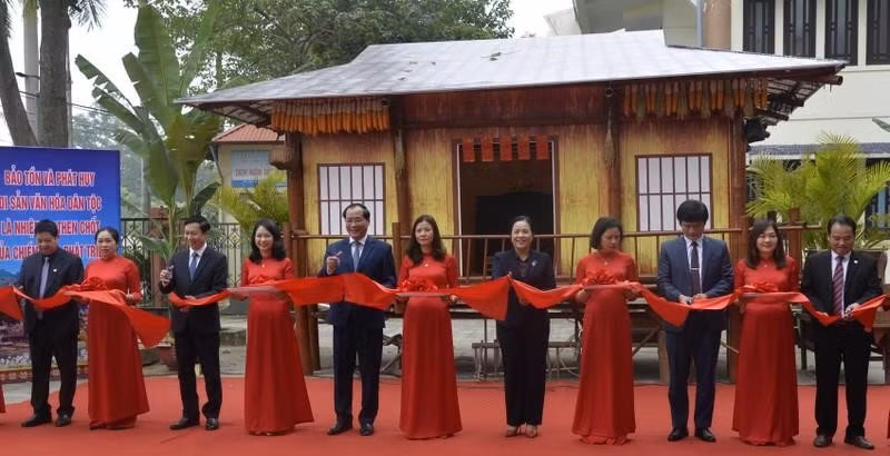 Exhiben patrimonios culturales de grupos étnicos vietnamitas ảnh 1