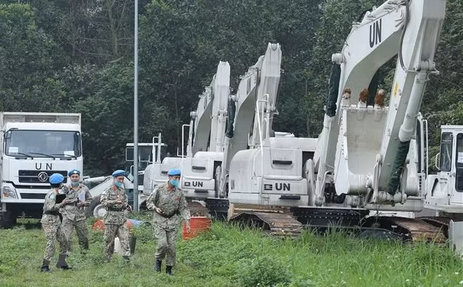 Envían dos oficiales del ejército vietnamita a Misión de Entrenamiento de UE en África Central ảnh 1