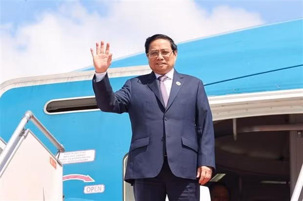Premier vietnamita concluye con éxito visita de trabajo a Camboya ảnh 1