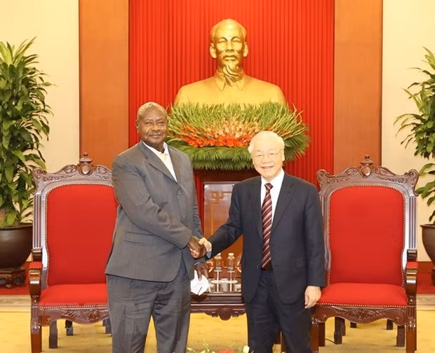 Presidente de Uganda concluye su visita oficial a Vietnam ảnh 2