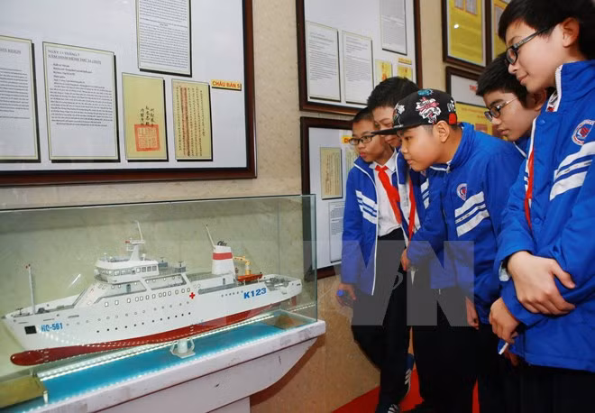 Exposición sobre archipiélagos vietnamitas confirma soberanía nacional ảnh 1