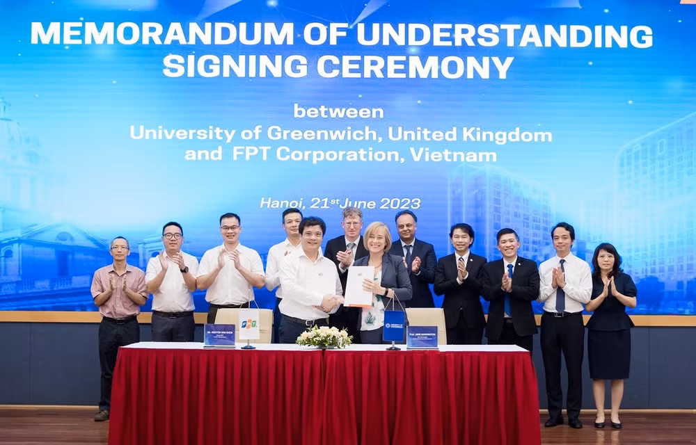 Empresa vietnamita FPT firma acuerdo de cooperación con Universidad de Greenwich ảnh 1