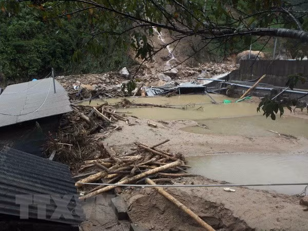Frente de la Patria de Vietnam envía condolencias a familias de fallecidos y afectadas por inundaciones ảnh 1