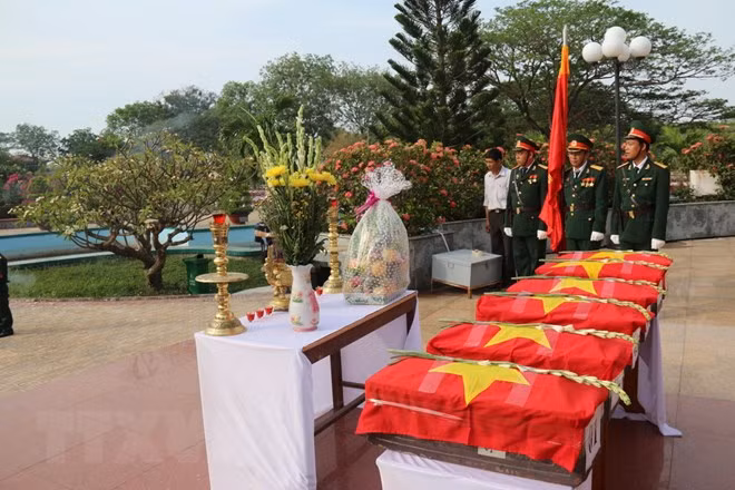 Inhuman en Dien Bien restos de combatientes voluntarios vietnamitas en Laos ảnh 1