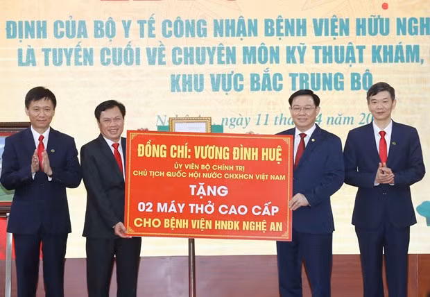 Presidente del Parlamento realiza visita de trabajo a provincia de Nghe An ảnh 1