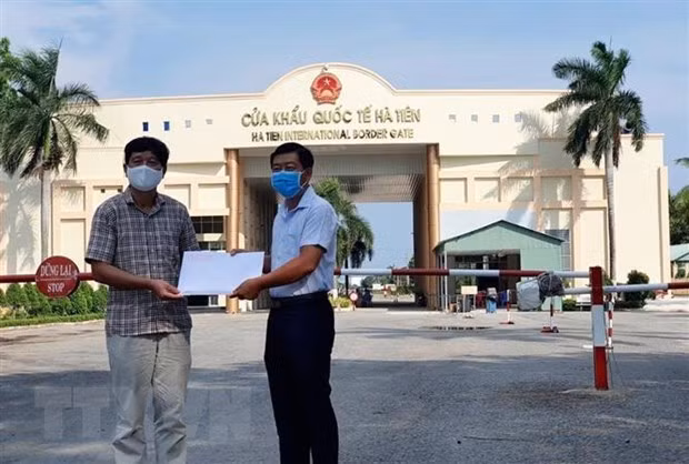 Provincia vietnamita de Kien Giang respalda a coterráneos en Camboya en medio del COVID-19 ảnh 1