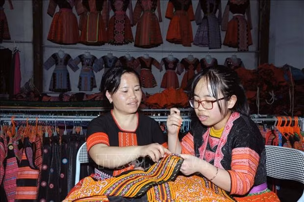 Promueven cultura tradicional en Vietnam a través de oficio artesanal ảnh 1