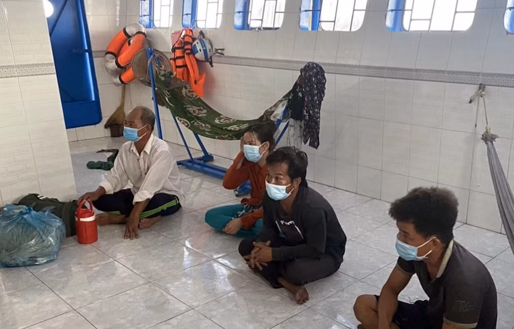 Detectan entrada ilegal de cinco marineros a zona marítima de Kien Giang ảnh 1