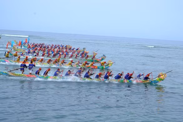 Reconocen festival de carreras de barcos de Ly Son como patrimonio nacional de Vietnam ảnh 1