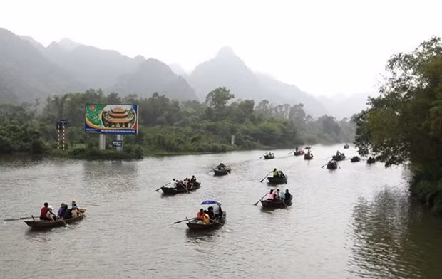 Pagoda Huong en Vietnam recibe a 320 mil visitantes un mes después de su reapertura ảnh 1 Pagoda Huong en Vietnam recibe a 320 mil visitantes un mes después de su reapertura ảnh 1