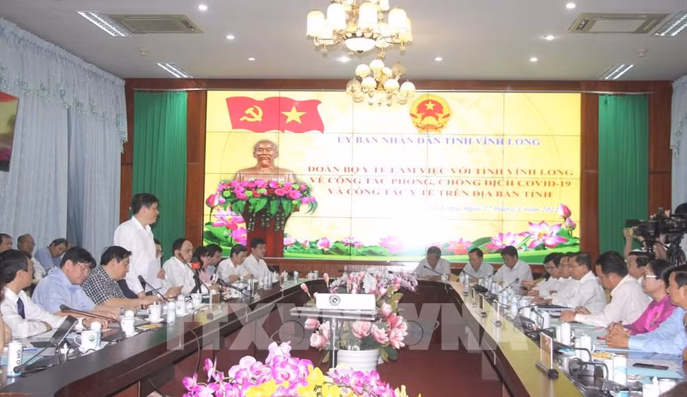Provincia vietnamita de Vinh Long refuerza las medidas de prevención y control del COVID-19 ảnh 1