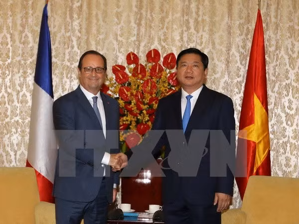Presidente Francois Hollande visita Ciudad Ho Chi Minh ảnh 1