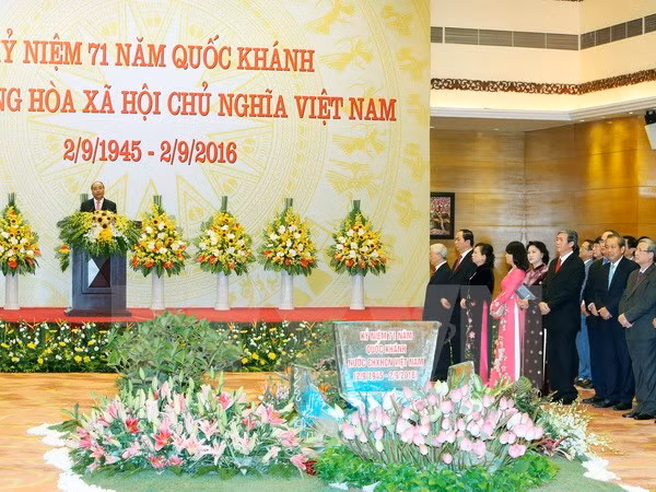 Primer ministro de Vietnam ofrece banquete en ocasión del Día Nacional ảnh 1