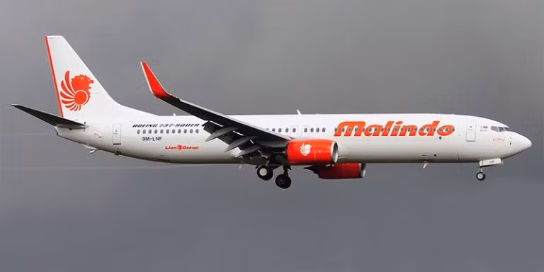 Aerolínea malasia inaugura vuelos directos Hanoi- Kuala Lumpur ảnh 1