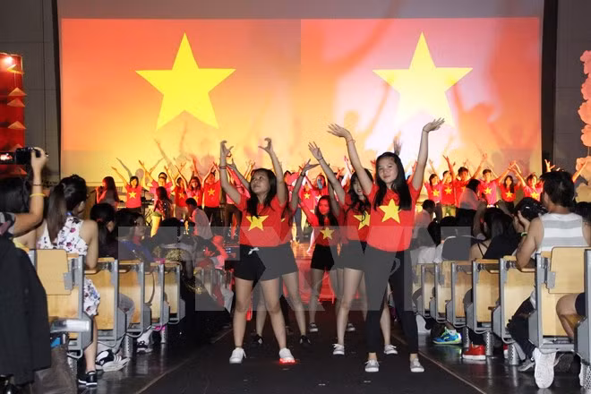 Concluye con éxito campamento estudiantil en Europa ảnh 1