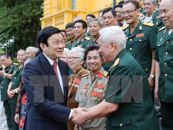 Presidente vietnamita destaca lealtad de unidades militares ảnh 1