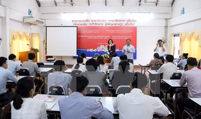 Vietnam y Laos fomentan cooperación en gestión y formación periodística ảnh 1