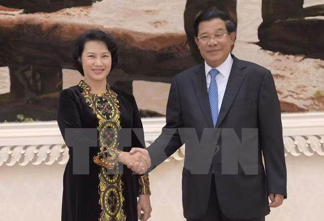 Presidenta de Parlamento de Vietnam propuso asistencia a coterráneos en Camboya ảnh 1