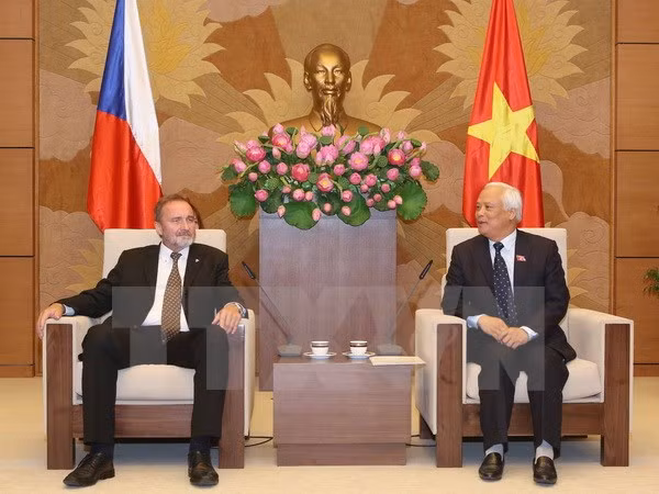 Visita Vietnam delegación del Senado del Parlamento de la República Checa ảnh 1