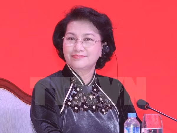 Reputaciones de visita de líder parlamentaria vietnamita en prensa laosiana ảnh 1