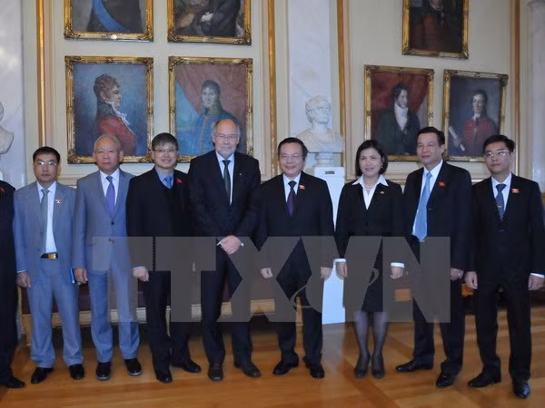 Vietnam sugiere continua ayuda al desarrollo de Noruega ảnh 1