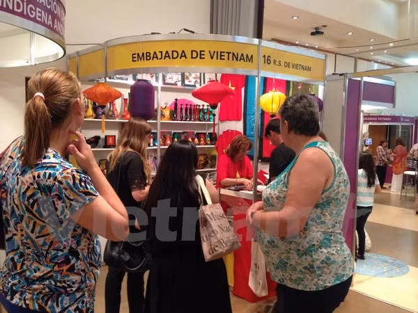 Vietnam participa en Feria de Artesanías del Mercosur ảnh 1