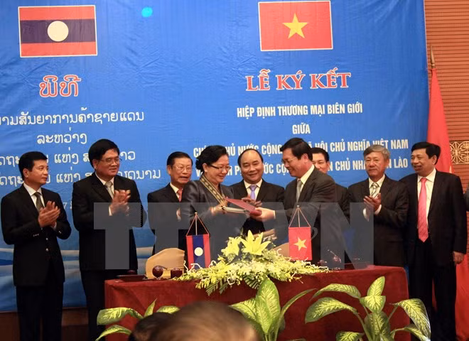 Gobierno vietnamita ratifica acuerdo comercial con Laos ảnh 1