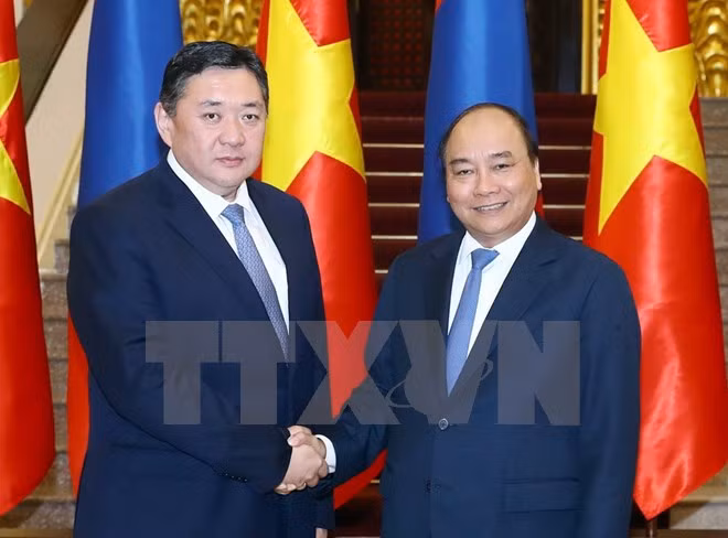 Premier Xuan Phuc exhorta a aumentar intercambio comercial Vietnam-Mongolia ảnh 1