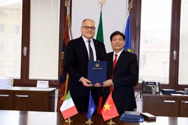 Provincia vietnamita y región italiana establecen cooperación ảnh 1