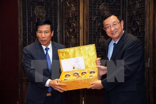 Exposición de pinturas resalta similitud en tradiciones culturales Vietnam – China ảnh 1