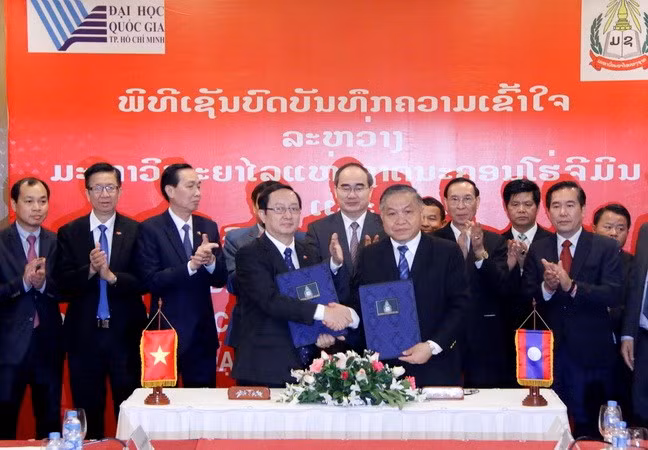 Universidades de Vietnam y Laos robustecen colaboración bilateral ảnh 1