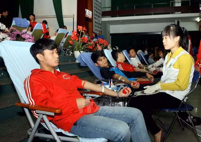 Voluntarios vietnamitas se suman al movimiento de donación de sangre “Domingo Rojo 2018” ảnh 1