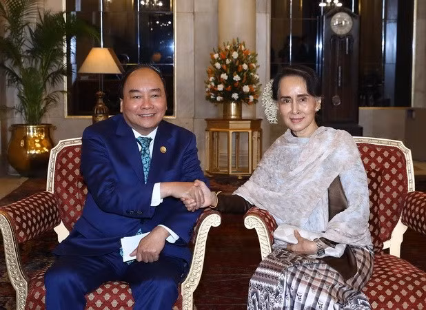 Premier vietnamita cumple amplia agenda al margen de Cumbre conmemorativa India- ASEAN ảnh 1