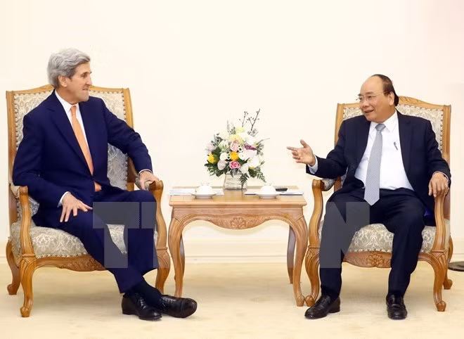 Premier Xuan Phuc elogia aportes de John Kerry a nexos Vietnam- Estados Unidos ảnh 1