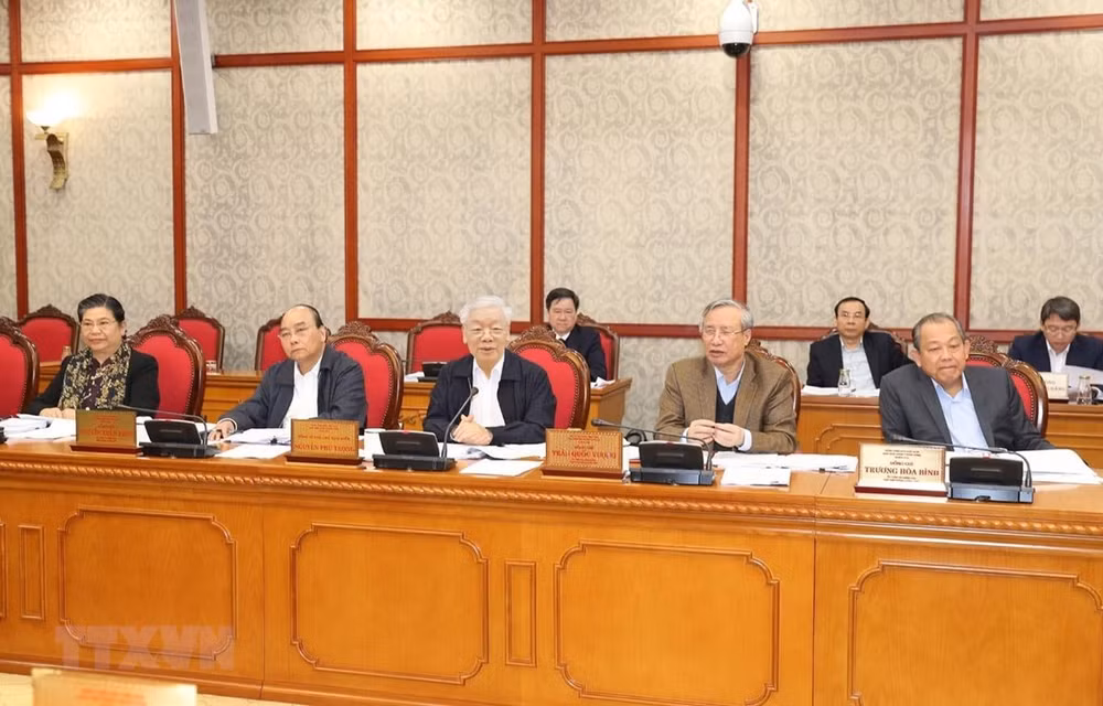 Preside máximo dirigente de Vietnam reunión de Buró Político de Partido Comunista ảnh 1
