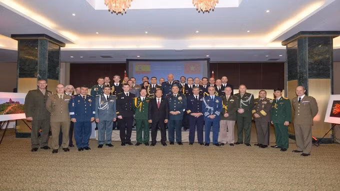 Conmemoran en España aniversario del Ejército Popular de Vietnam ảnh 1 Conmemoran en España aniversario del Ejército Popular de Vietnam ảnh 1