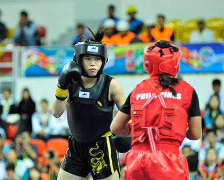 Consigue wushuista vietnamita cuarta medalla de oro en tercera jornada de competencia regional ảnh 1
