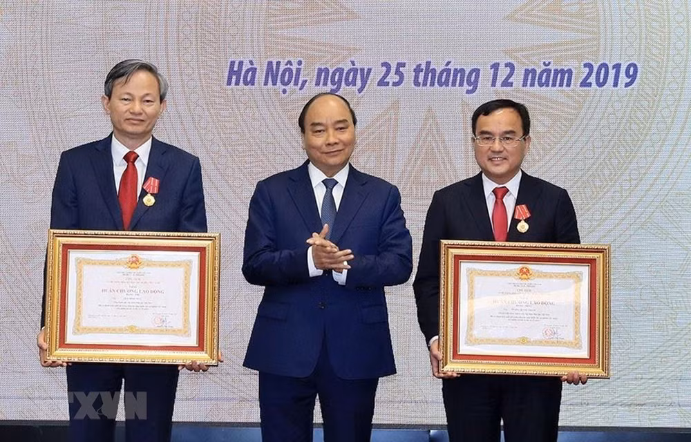 Insta primer ministro de Vietnam a garantizar suministro electrónico en su país ảnh 1