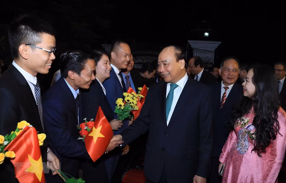 Primer ministro de Vietnam se reúne con comunidad coterránea en Myanmar ảnh 1